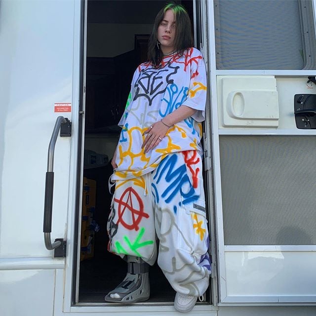 Billie-Eilish-Why-She-Wears-Baggy-Clothes.jpg